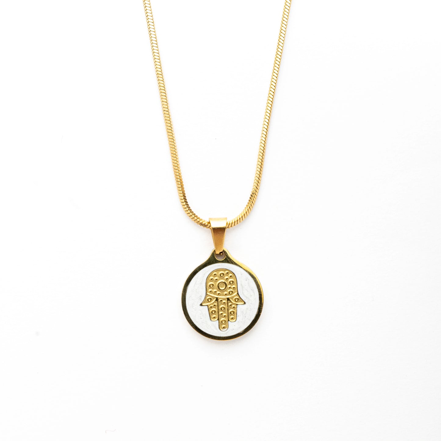 قلادة همسة بيضاء