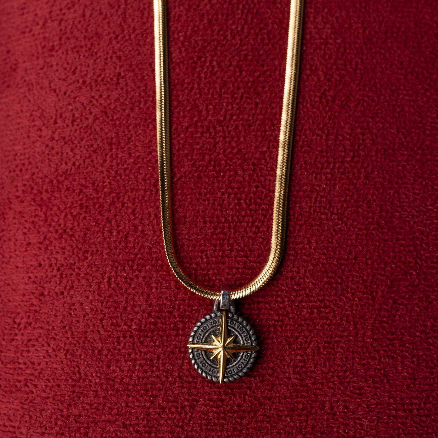 قلادة الملاح السماوي